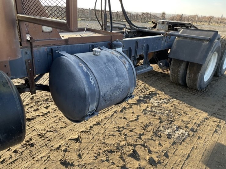 peterbilt-358-image-10