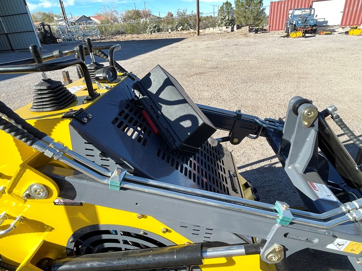 #224-•-mini-skid-steer-loader-image-6