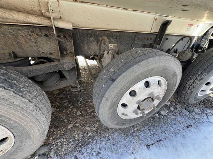 2020-peterbilt-389-image-24