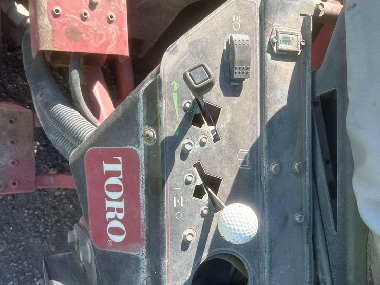 2014-toro-greensmaster-3150-image-8