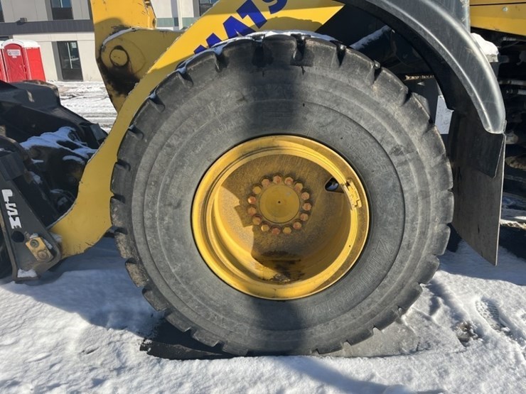 komatsu-wa320-8-image-9