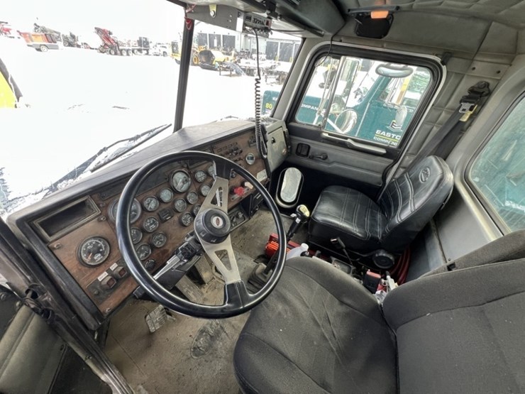 1998-peterbilt-379-image-32
