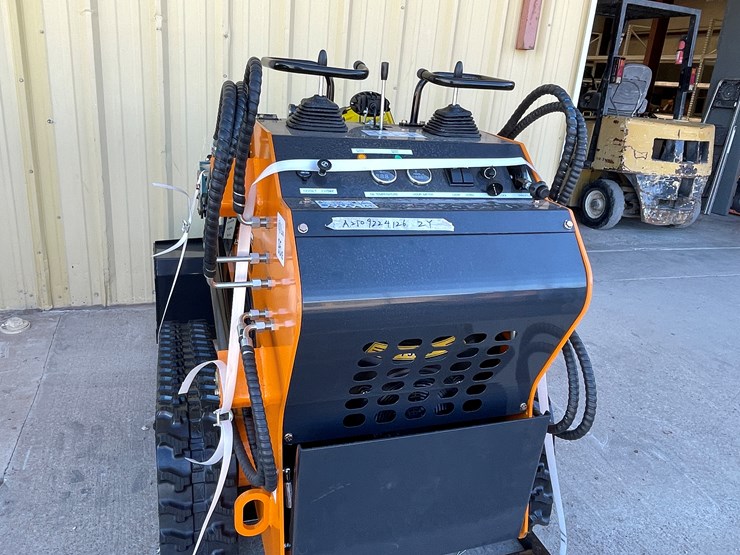 #226-•-mini-skid-steer-loader-image-13