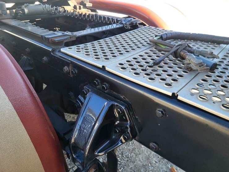 peterbilt-389-image-41