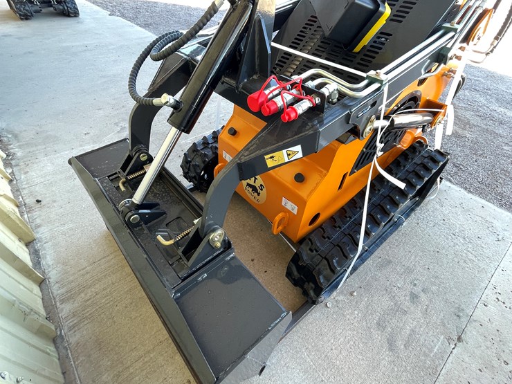 #226-•-mini-skid-steer-loader-image-3