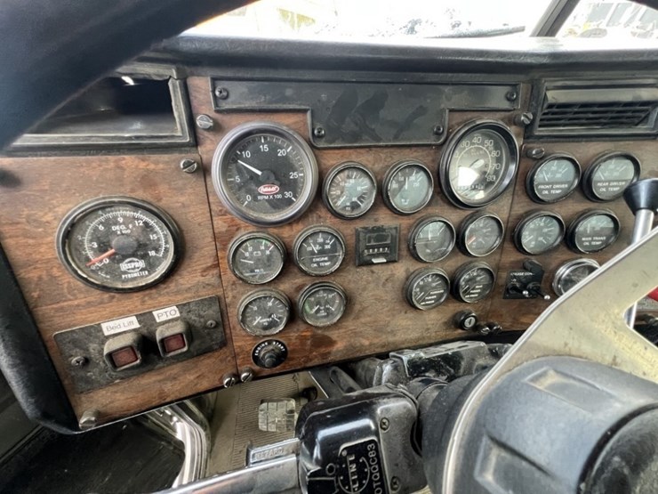 1998-peterbilt-379-image-33