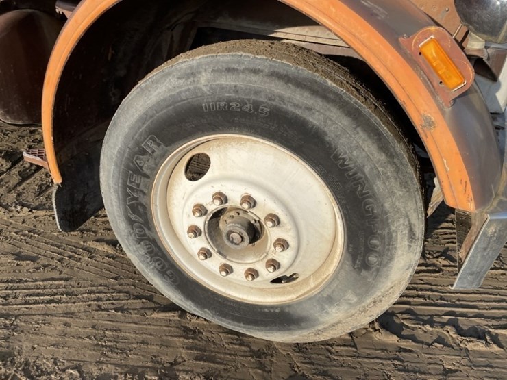 peterbilt-358-image-14