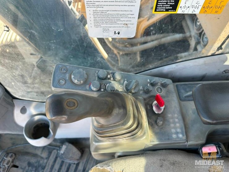 2015-deere-470g-lc-image-39