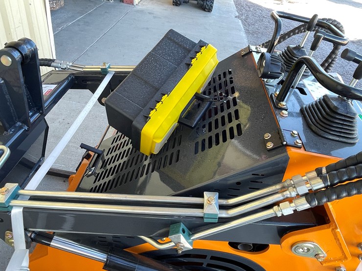 #226-•-mini-skid-steer-loader-image-7