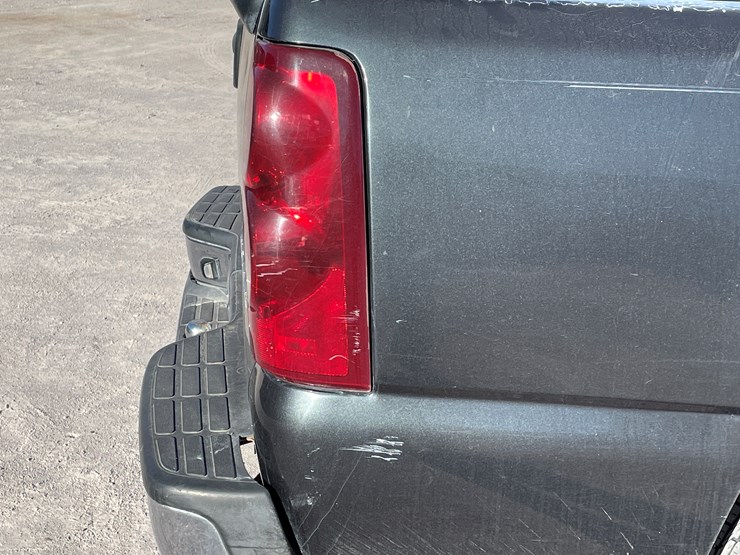 #5-•-2003-chevy-silverado-truck-(has-az-title)-image-34