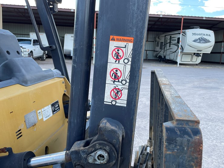 #15-•-2015-cat-forklift-image-35