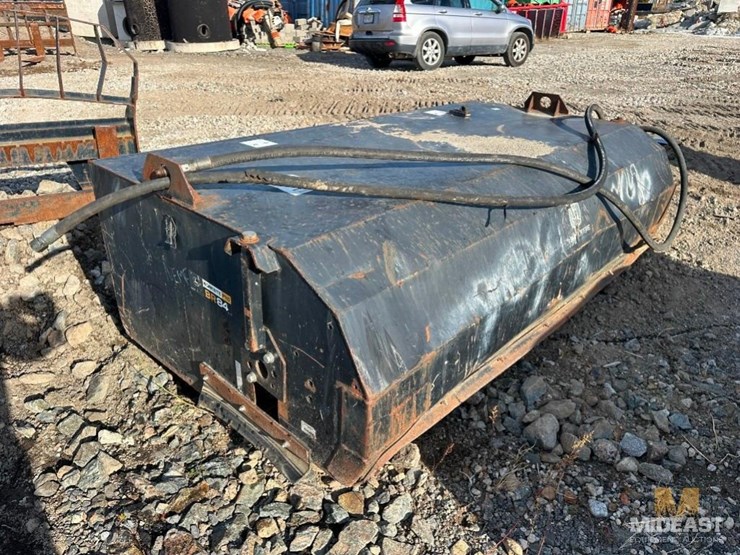 deere-br84-broom-attachment-xx00067-image-7