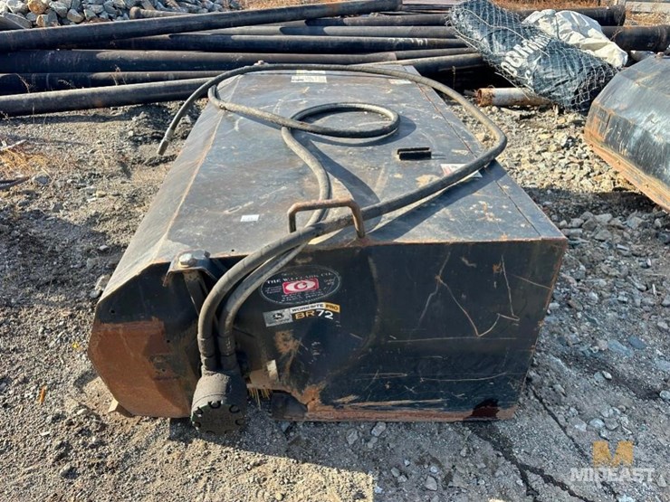 deere-br72-broom-attachment-xx00232-image-2