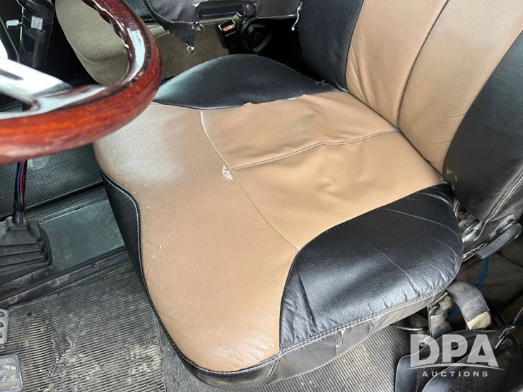 1999-peterbilt-379-image-44