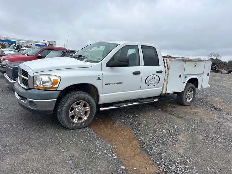 2006-dodge-ram-2500-image-1