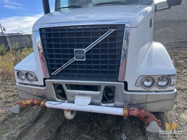 2002-volvo-vhd-64b-water-truck-xx16263-image-2