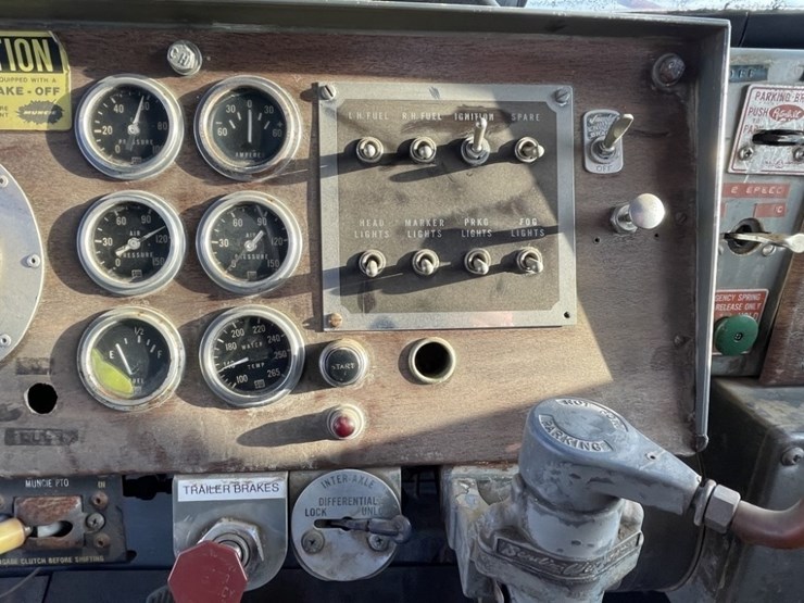 peterbilt-358-image-32