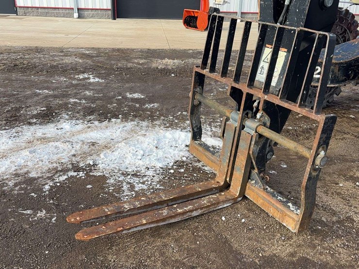 2015-jlg-g10-55a-image-27