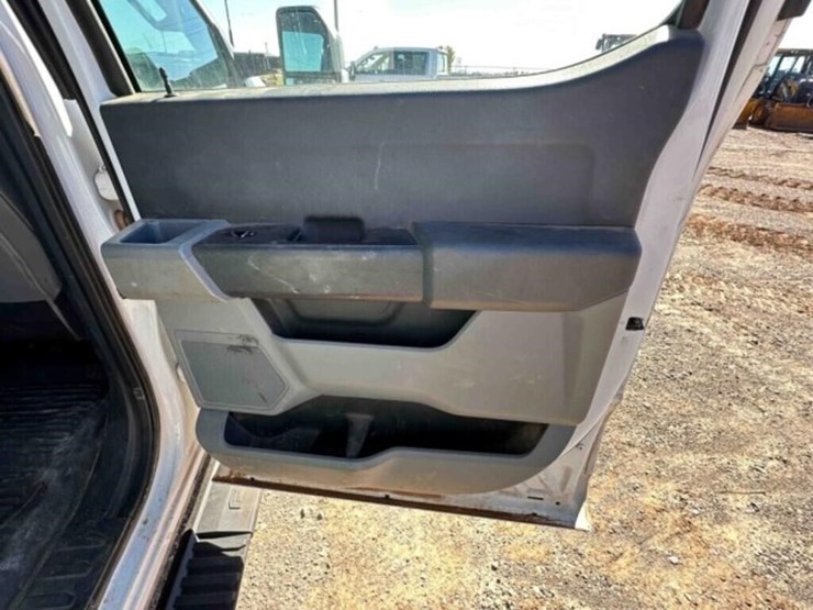 2023-ford-f350-image-46