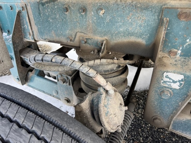 1998-peterbilt-379-image-17