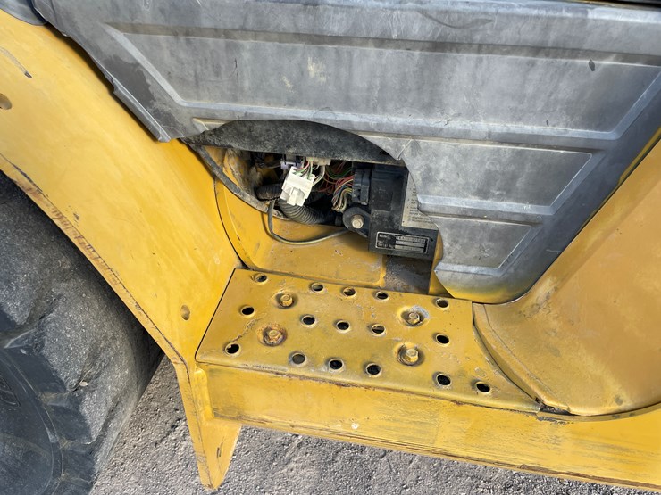 #15-•-2015-cat-forklift-image-85