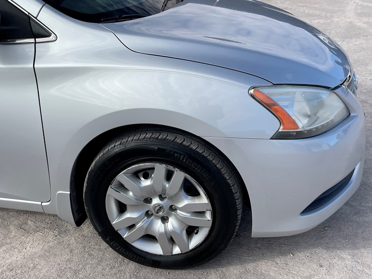 #4-•-2013-nissan-sentra-(has-nm-title)-image-30