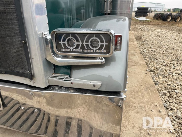 1999-peterbilt-379-image-18