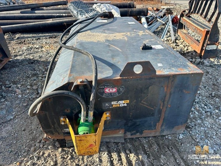 deere-br84-broom-attachment-xx00067-image-2