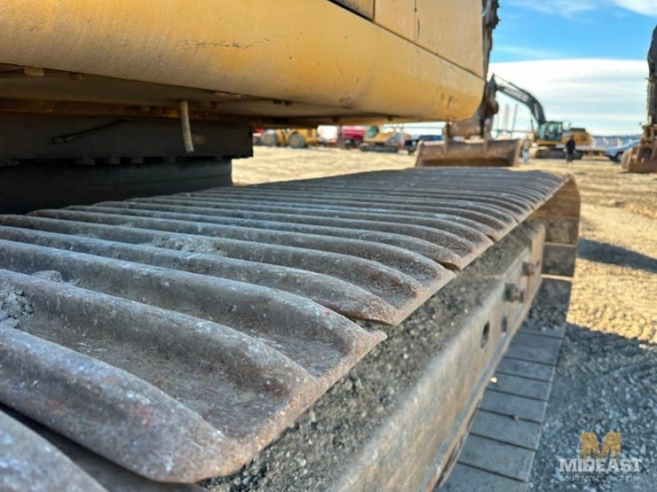 2015-deere-470g-lc-image-17