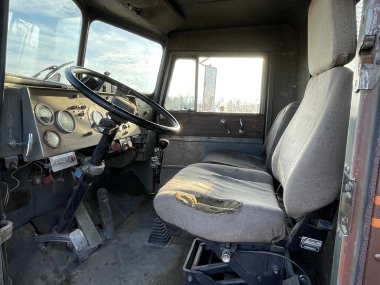 peterbilt-358-image-24