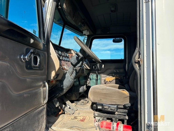 2004-peterbilt-pb335-fuel/lube-truck-xx65317-image-23