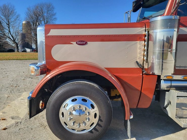peterbilt-389-image-14