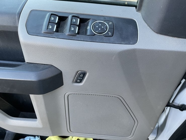 2022-ford-f350-xl-image-29