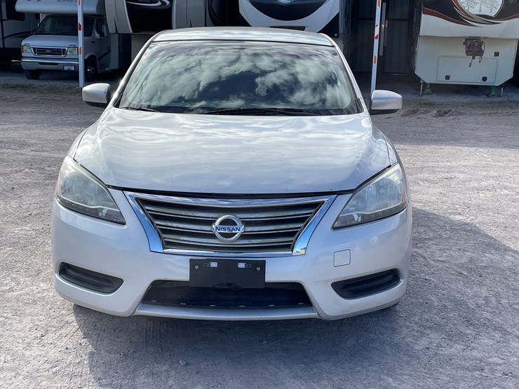 #4-•-2013-nissan-sentra-(has-nm-title)-image-2