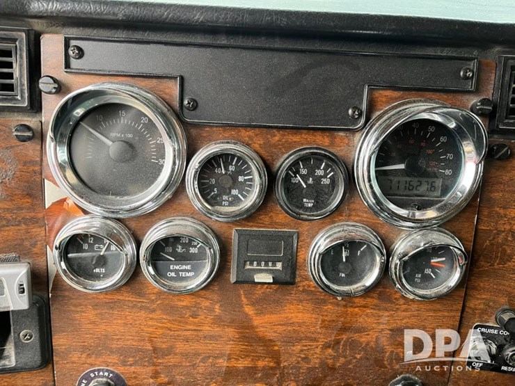 1999-peterbilt-379-image-48