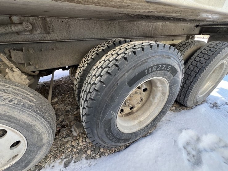 2020-peterbilt-389-image-16