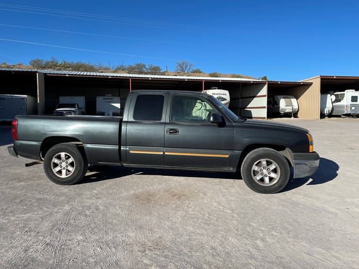 #5-•-2003-chevy-silverado-truck-(has-az-title)-image-4