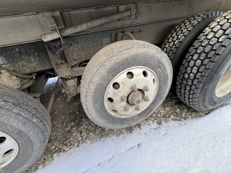 2020-peterbilt-389-image-15