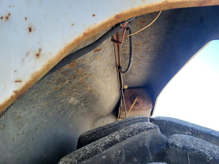 white-2-105-image-39