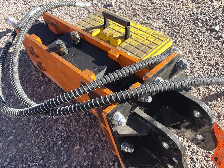 #260-•-mini-excavator-breaking-hammer-image-6