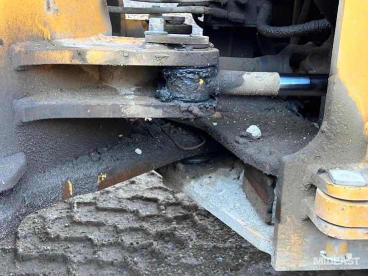 2012-deere-724k-image-23