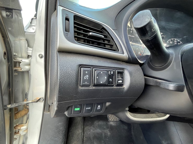 #4-•-2013-nissan-sentra-(has-nm-title)-image-75