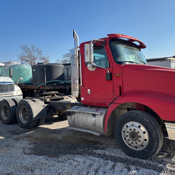 #1572 • Ih day cab