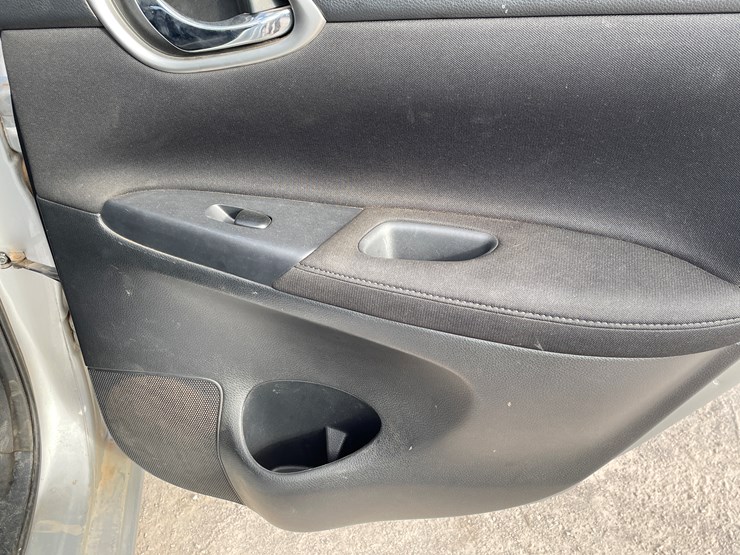 #4-•-2013-nissan-sentra-(has-nm-title)-image-57