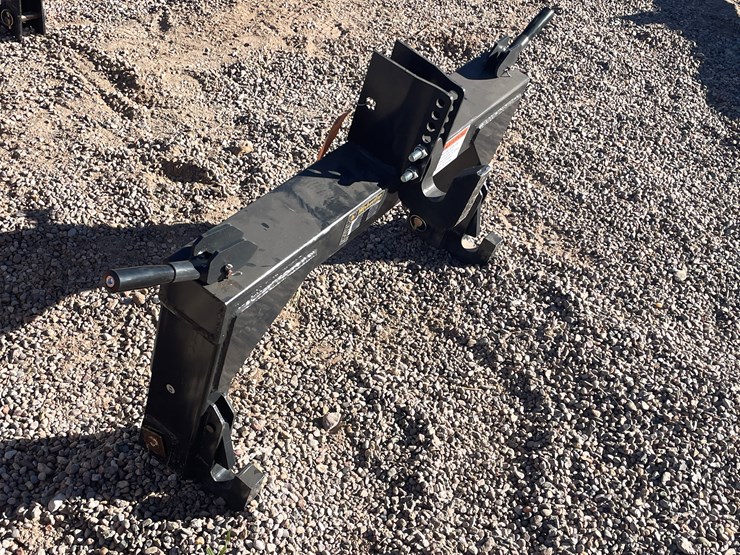 #235-•-class-1-tractors-quick-hitch-image-2