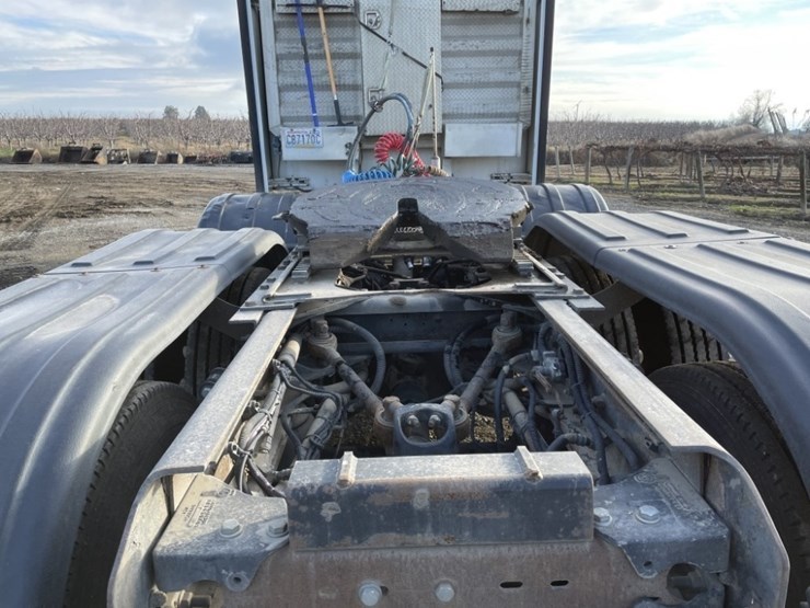 2010-kenworth-t800-image-17