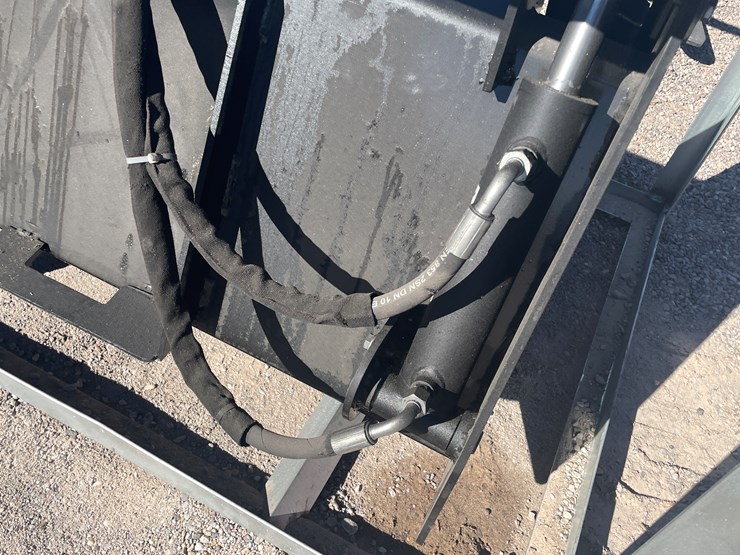 #252-•-40-in-1-combination-skid-steer-bucket-image-7