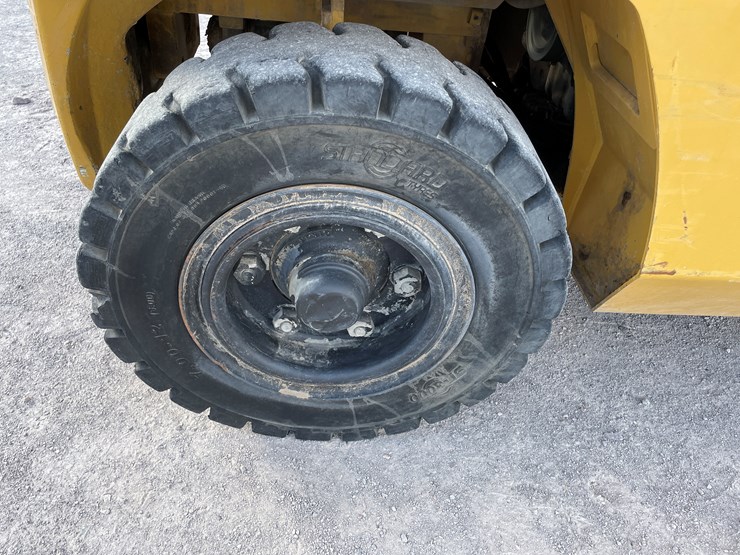 #15-•-2015-cat-forklift-image-15