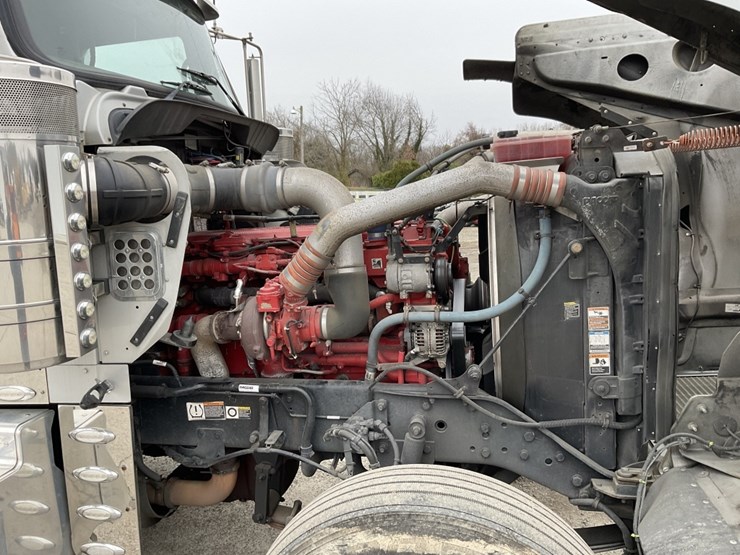 2019-kenworth-w900-image-9