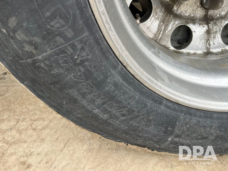 1999-peterbilt-379-image-30